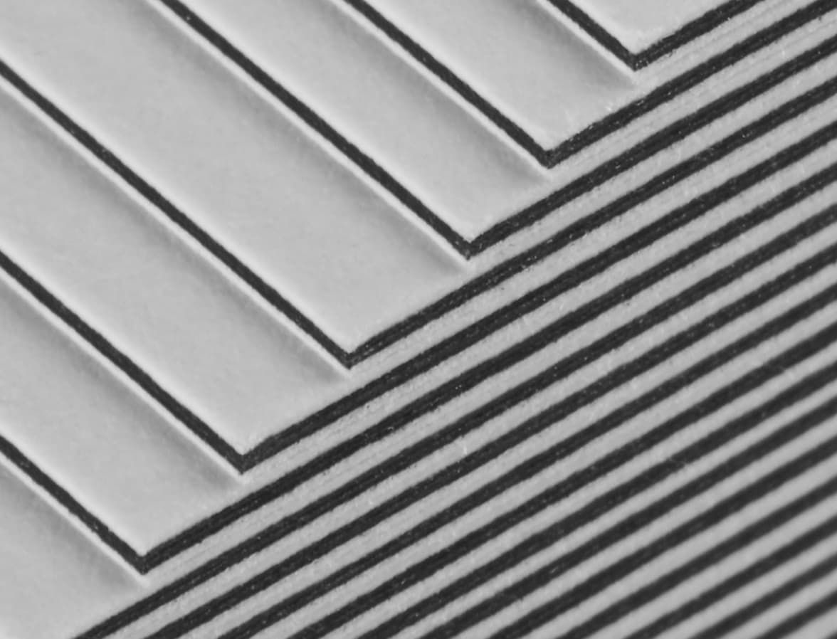 A close up image of the corners of luxe business cards with black detailing.